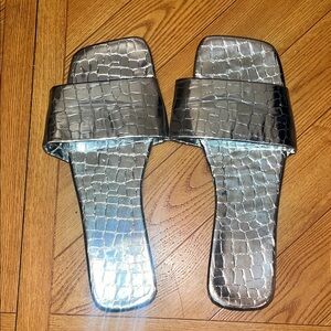 SHEIN Silver Croc-Embossed Sandals